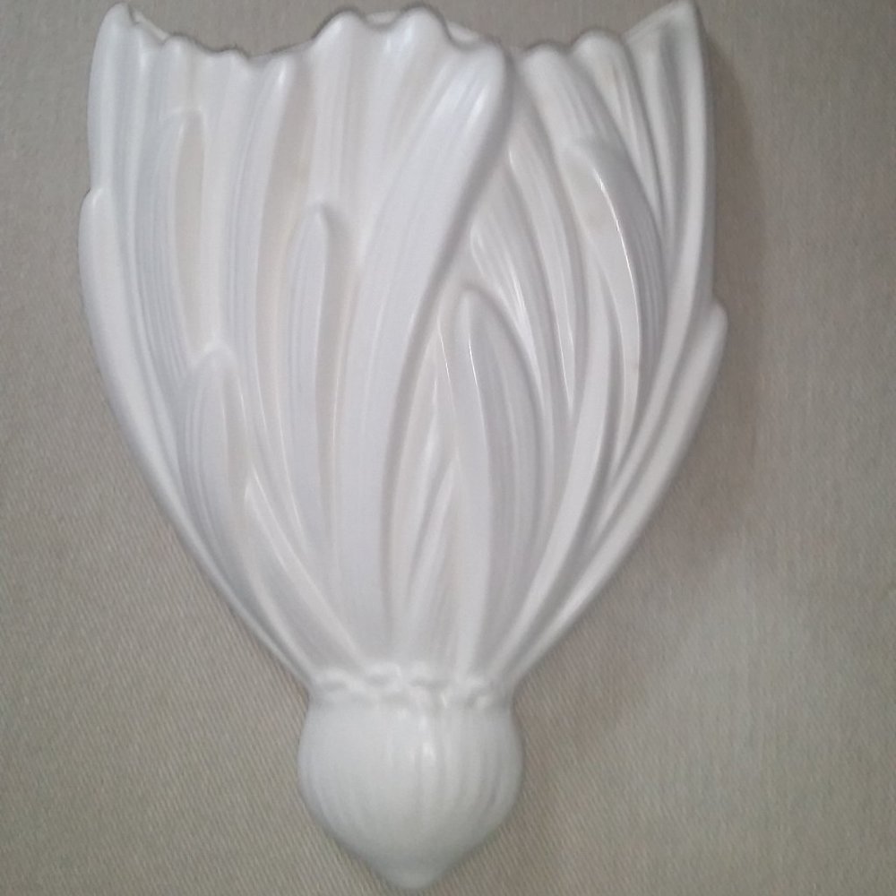 Vintage mid-century cream SylvaC wall hanging/pocket vase EUC